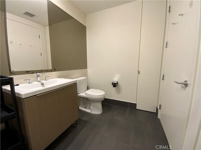 889 Francisco St Unit 1105, Los Angeles, CA 90017 - half bath featuring vanity and toilet