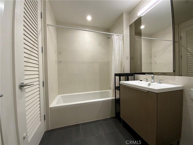 889 Francisco St Unit 1105, Los Angeles, CA 90017 - full bathroom featuring shower / tub combo, vanity, tile patterned floors, a closet, and recessed lighting