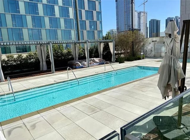 889 Francisco St Unit 1105, Los Angeles, CA 90017 - community pool featuring a skyline view, a patio area, and a pergola