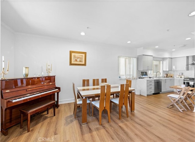 565 E San Jose Ave Unit 204, Burbank, CA 91501 - dining room featuring light wood finished floors, recessed lighting, and crown molding