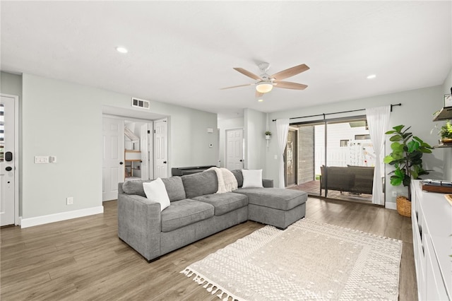 45 Bramble Ln Unit 109, Aliso Viejo, CA 92656 - living room with ceiling fan, light wood-style floors, and recessed lighting