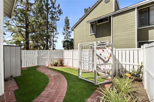45 Bramble Ln Unit 109, Aliso Viejo, CA 92656 - fenced backyard with a gate
