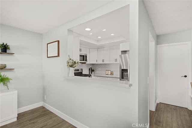 45 Bramble Ln Unit 109, Aliso Viejo, CA 92656 - kitchen featuring wood finished floors, white cabinetry, backsplash, recessed lighting, and light countertops