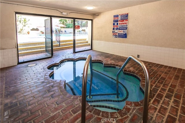 5440 Lindley Ave Unit 310, Encino, CA 91316 - view of swimming pool featuring a hot tub and a pool