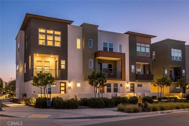 27554 Sparrow Ct, Valencia, CA 91381 - view of property at dusk