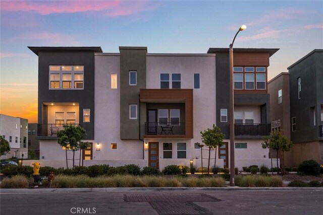 27554 Sparrow Ct, Valencia, CA 91381 - view of property at dusk