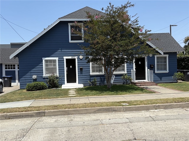 207 W Buffalo Ave, Santa Ana, CA 92706 - bungalow featuring a shingled roof and a front lawn