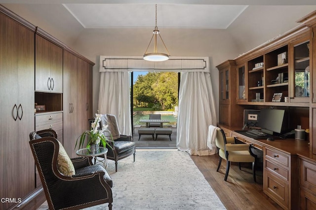 1370 Hillcrest Ave, Pasadena, CA 91106 - office space with built in desk and dark wood finished floors