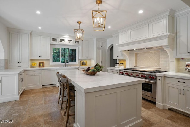 1370 Hillcrest Ave, Pasadena, CA 91106 - kitchen with arched walkways, luxury stove, a chandelier, tasteful backsplash, and a kitchen island