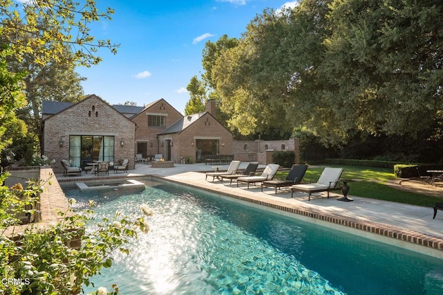 1370 Hillcrest Ave, Pasadena, CA 91106 - view of pool with a patio area and a pool with connected hot tub