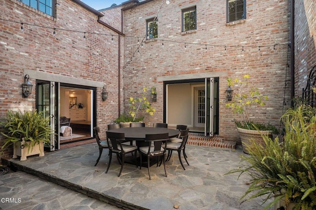 1370 Hillcrest Ave, Pasadena, CA 91106 - view of patio with outdoor dining space