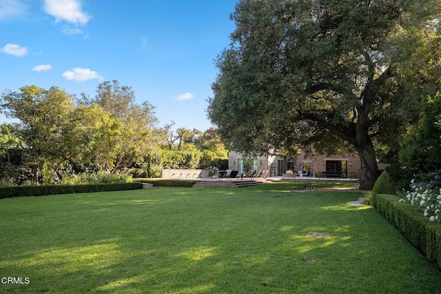 1370 Hillcrest Ave, Pasadena, CA 91106 - view of green lawn