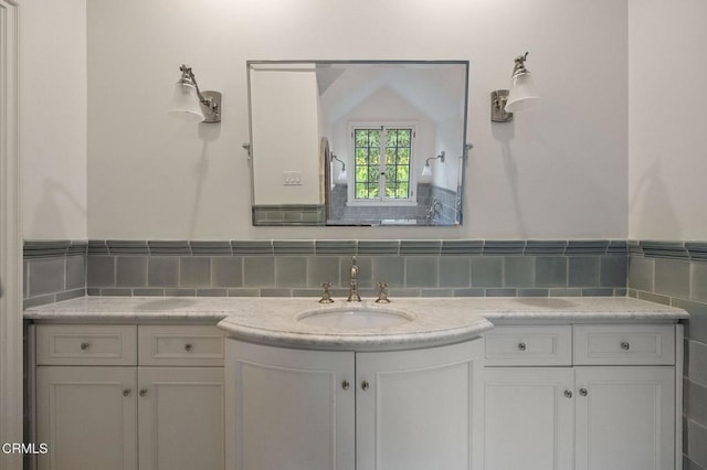 1370 Hillcrest Ave, Pasadena, CA 91106 - bathroom with vanity