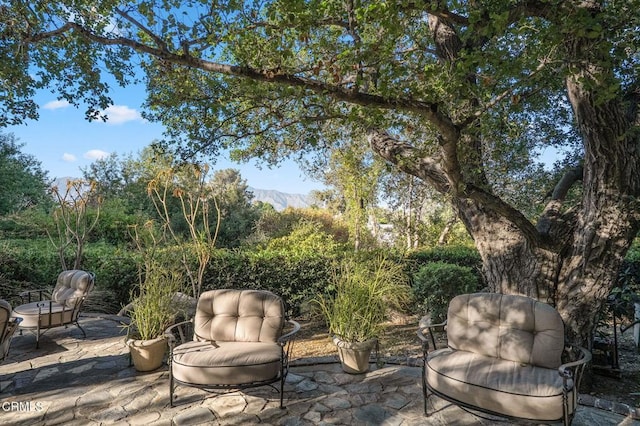 1370 Hillcrest Ave, Pasadena, CA 91106 - view of patio