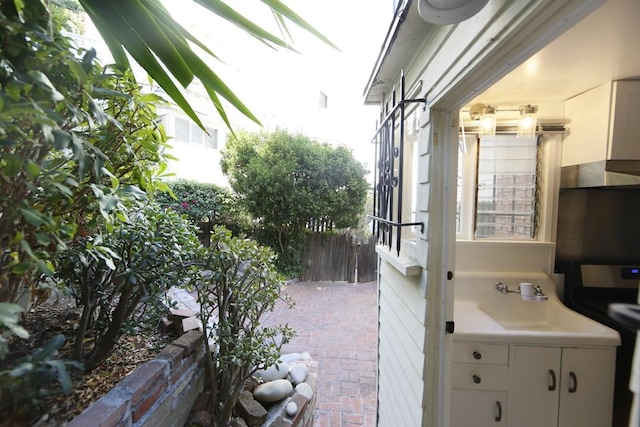 5924 Graciosa Dr, Los Angeles, CA 90068 - photo 35