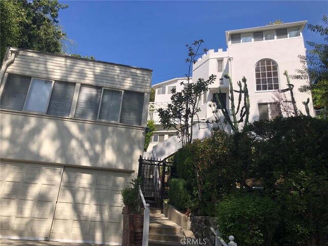 5924 Graciosa Dr, Los Angeles, CA 90068 - photo 1