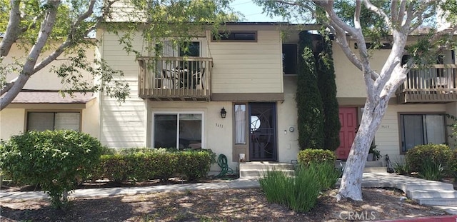 3631 Harvard Dr, Oceanside, CA 92056 - view of front facade with stucco siding and a balcony