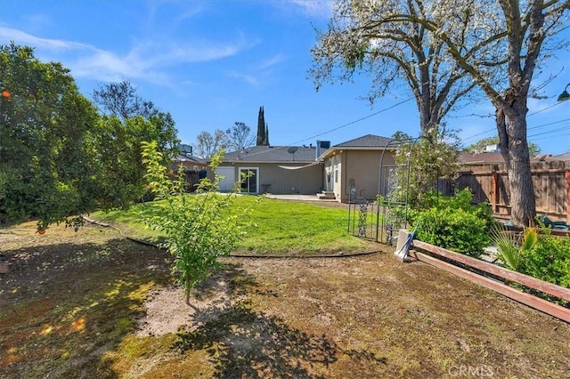 404 W Robinson Ave, Fresno, CA 93705 - view of yard