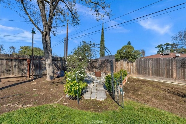 404 W Robinson Ave, Fresno, CA 93705 - view of fenced backyard