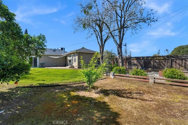 404 W Robinson Ave, Fresno, CA 93705 - view of yard featuring entry steps