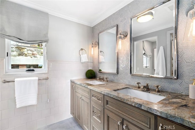 2570 Queda Way, Laguna Beach, CA 92651 - full bath with double vanity, crown molding, and tile patterned floors