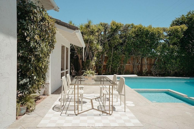 2443 Windward Ln, Newport Beach, CA 92660 - view of swimming pool with a pool with connected hot tub, a patio area, and outdoor dining area