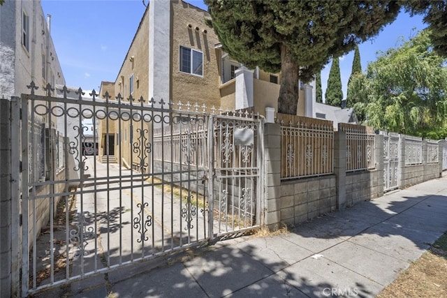 737 N Ridgewood Pl, Los Angeles, CA 90038 - photo 14