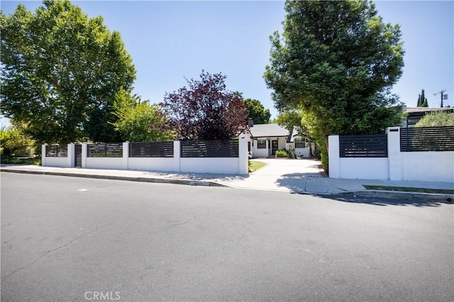 5715 Cahill Ave, Tarzana, CA 91356 - photo 2