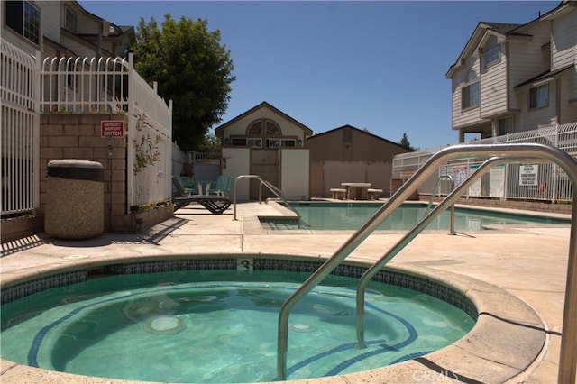 11150 Glenoaks Blvd Unit 305, Pacoima, CA 91331 - photo 1