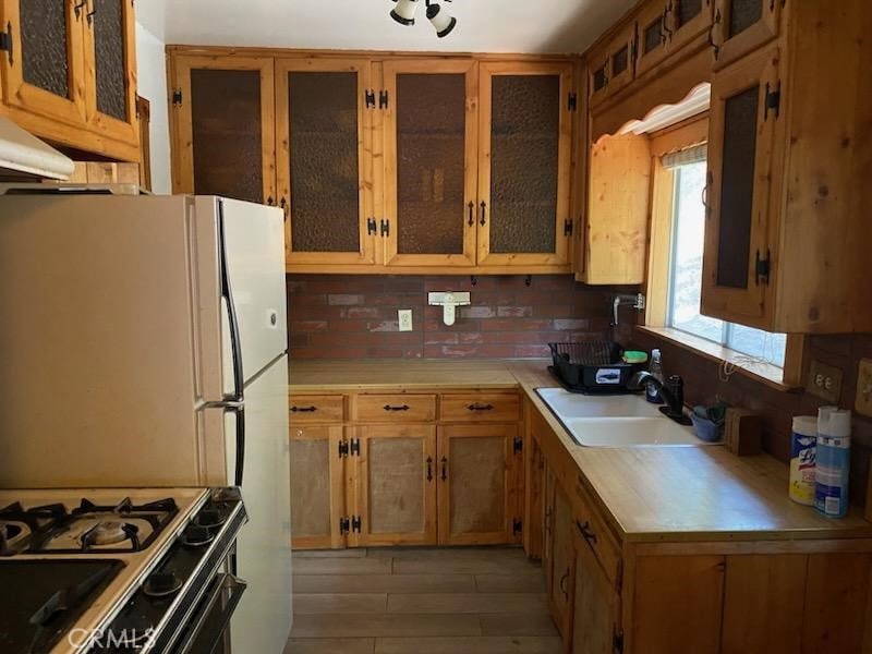 544 Community Dr, Lake Arrowhead, CA 92352 - photo 2
