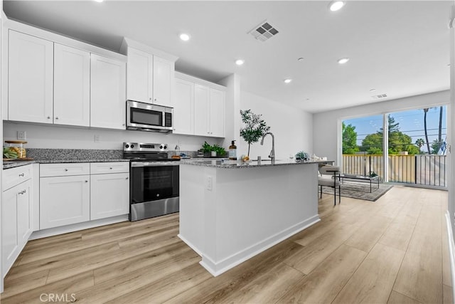 9423 N Sepulveda Blvd Unit 2, North Hills, CA 91343 - photo 1