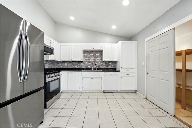 13036 Petaluma Rd, Victorville, CA 92392 - photo 7