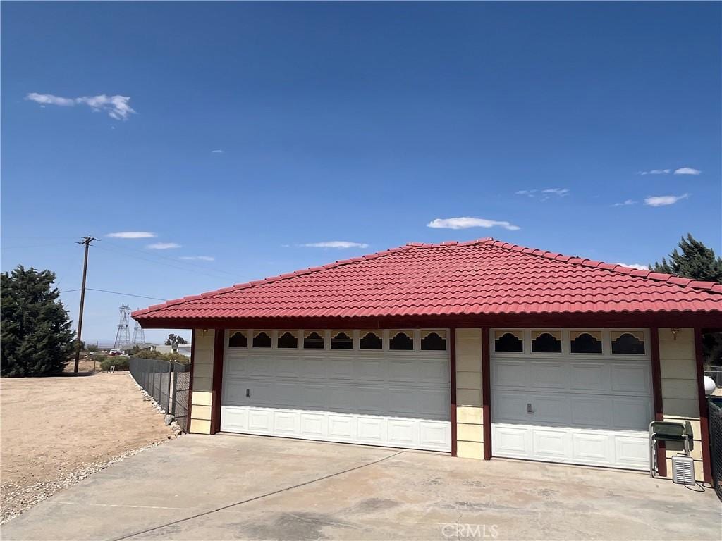 10675 Paramount Rd, Phelan, CA 92371 - photo 2