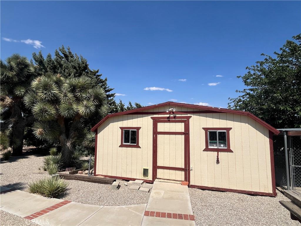 10675 Paramount Rd, Phelan, CA 92371 - photo 3