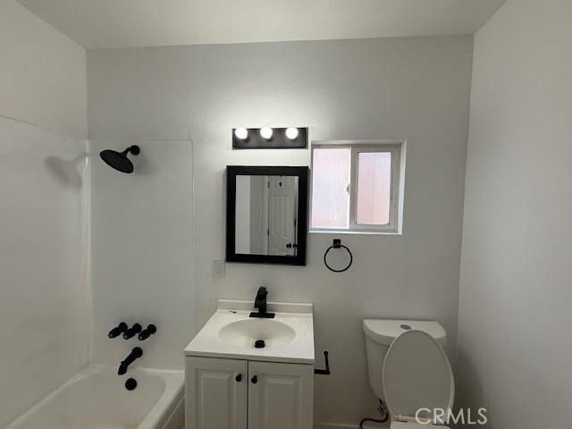 7086 Elmwood Rd, San Bernardino, CA 92404 - photo 11