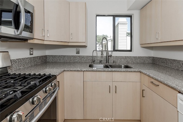 10504 Sunland Blvd Unit 5, Sunland, CA 91040 - photo 9