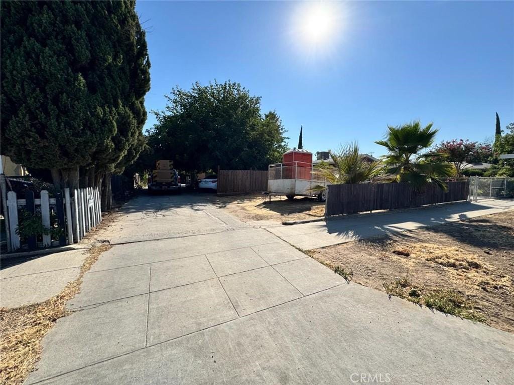 912 S B St, Madera, CA 93638 - photo 1