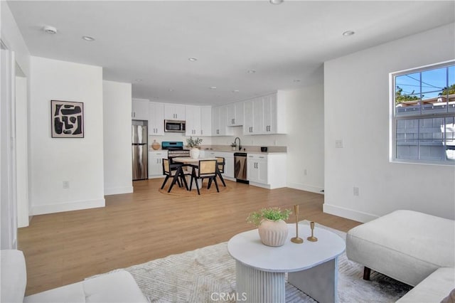 18406 Jovan St, Tarzana, CA 91335 - photo 25