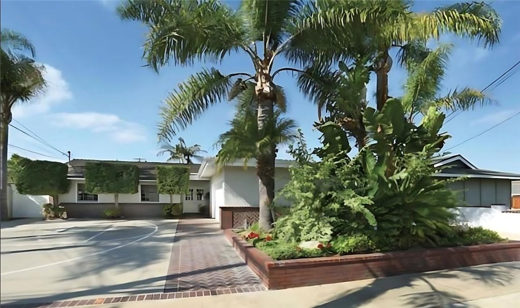 233 E 21st St, Costa Mesa, CA 92627 - photo 2