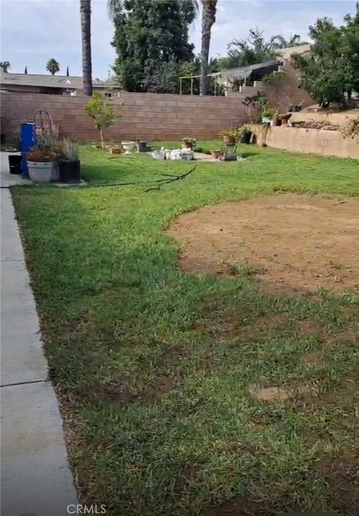 10576 Horseshoes Dr, Bloomington, CA 92316 - photo 2