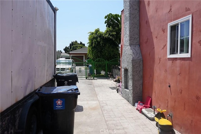 16204 S Bradfield Ave, Compton, CA 90221 - photo 2