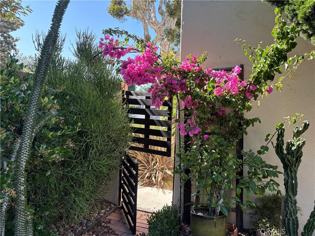 2214 Vista Hogar, Newport Beach, CA 92660 - photo 2