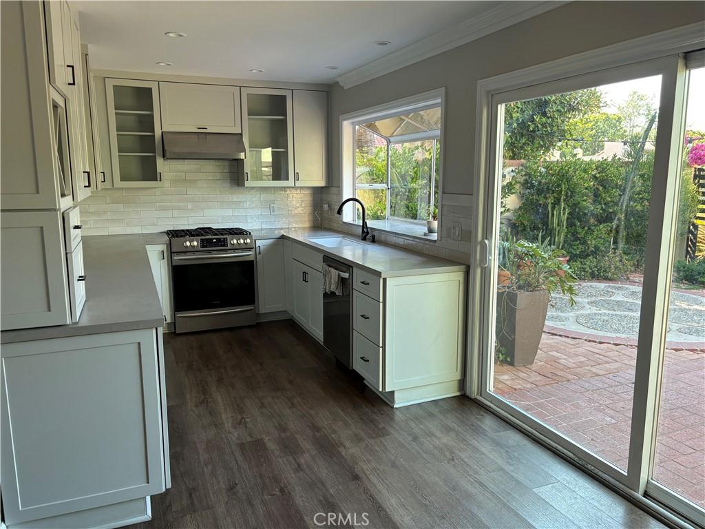 2214 Vista Hogar, Newport Beach, CA 92660 - photo 1