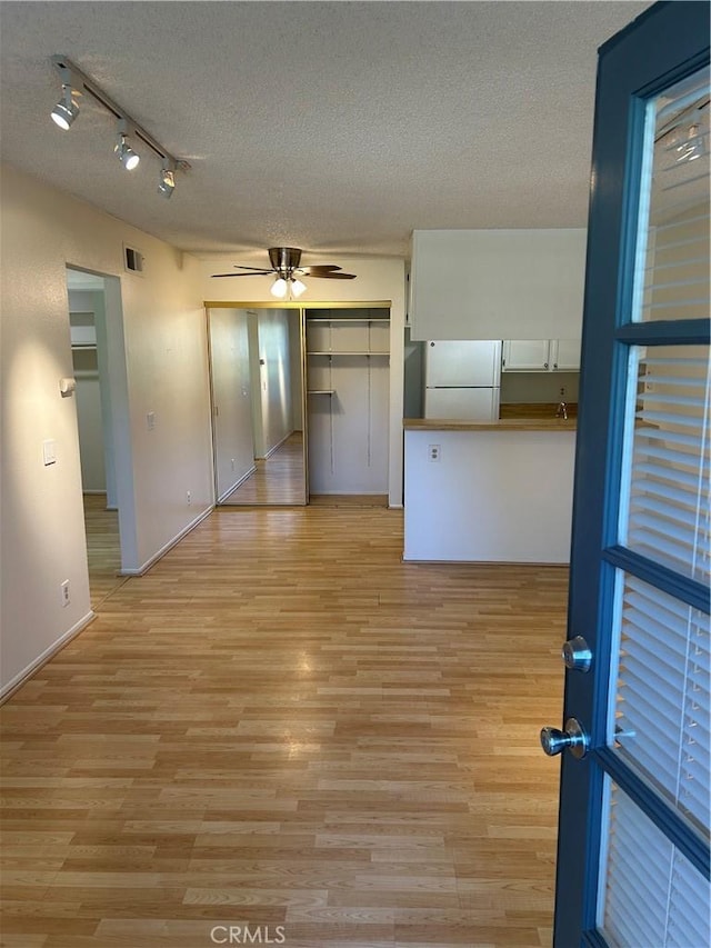18232 Parkview Ln Unit 103, Huntington Beach, CA 92648 - photo 3