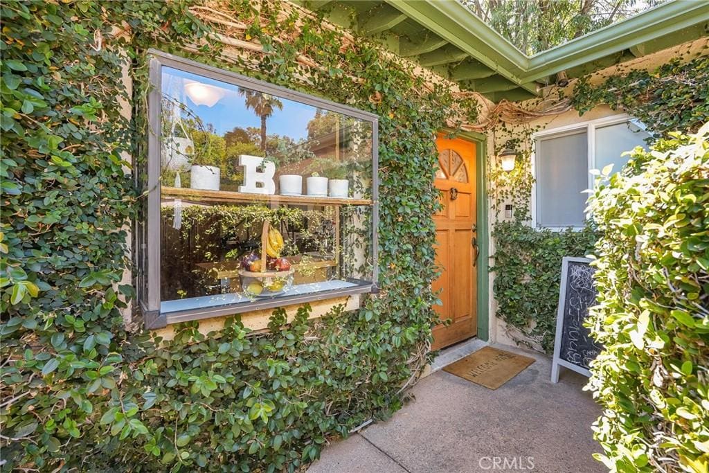 22232 Buena Ventura St, Woodland Hills, CA 91364 - photo 1