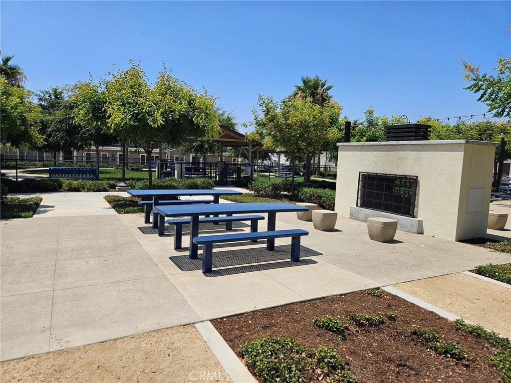 16040 Parkhouse Dr Unit 1, Fontana, CA 92336 - photo 2