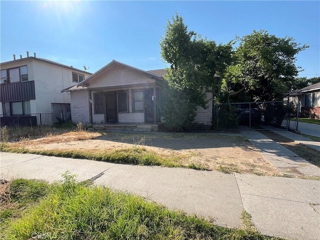 226 Harding Ave, San Fernando, CA 91340 - photo 2