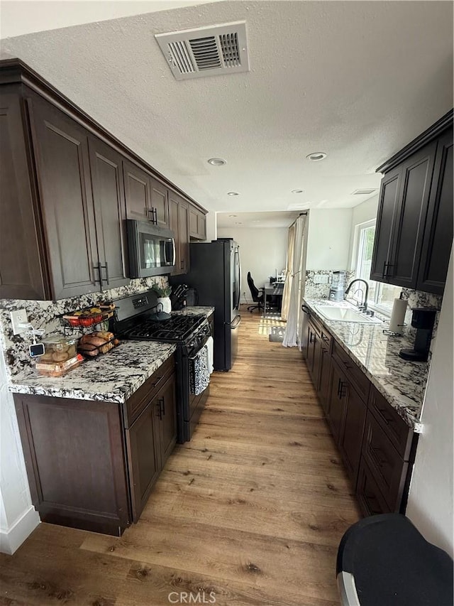 26702 Linnet Ct, Canyon Country, CA 91351 - photo 9