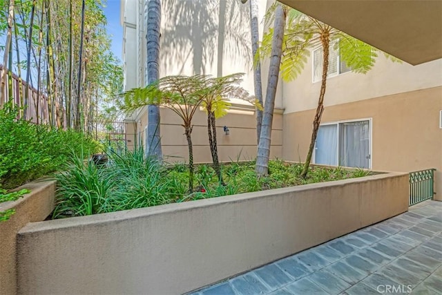 305 Arnaz Dr Unit 103, Los Angeles, CA 90048 - photo 31