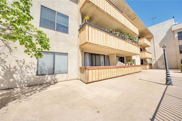 19029 Nordhoff St Unit 308, Northridge, CA 91324 - photo 2